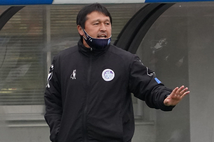 水戸の指揮を執る秋葉忠宏監督【写真:Getty Images】