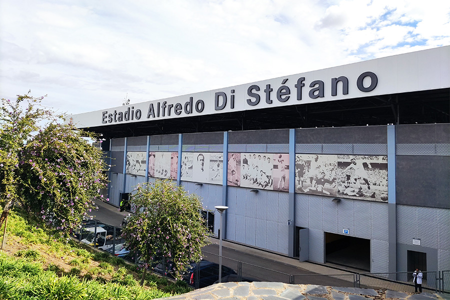 カスティージャのホームスタジアム「アルフレド・ディ・ステファノ競技場」【写真:高橋智行】