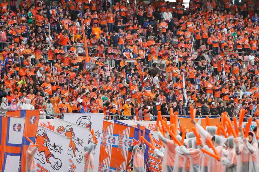 J1復帰を決めた新潟が来季ユニフォームデザインを発表【写真：Getty Images】