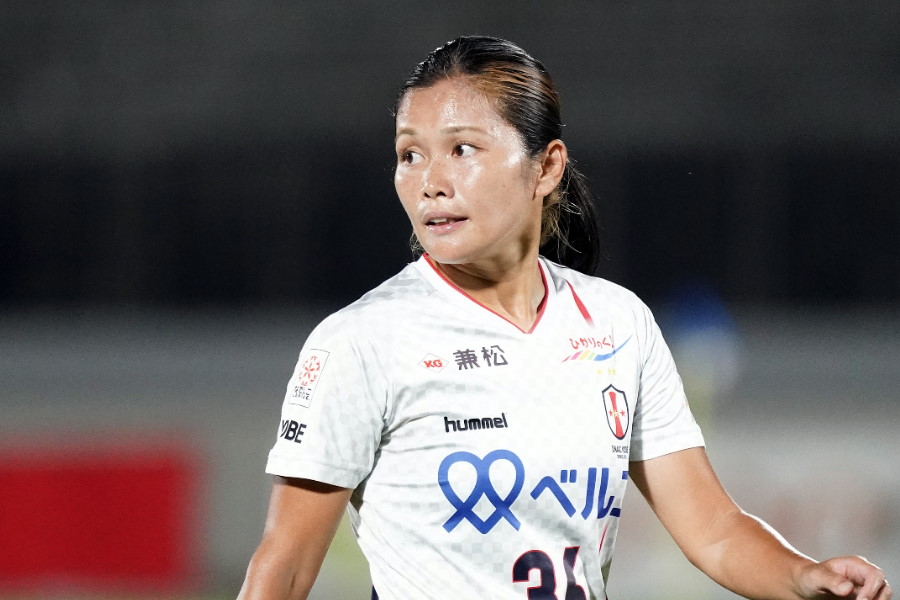 INAC神戸レオネッサMF川澄奈穂美【写真：Getty Images】