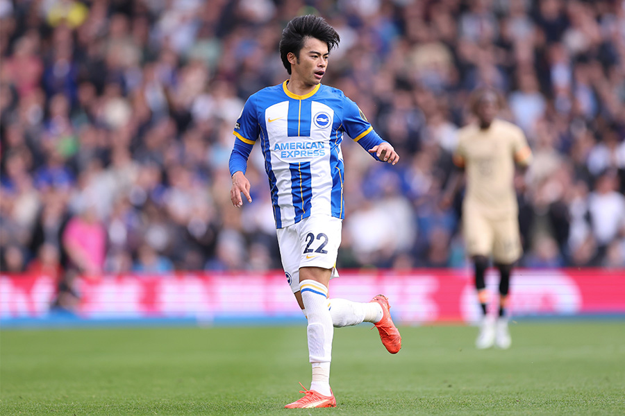 チェルシーで先制ゴールをアシストした三笘薫【写真：Getty Images】