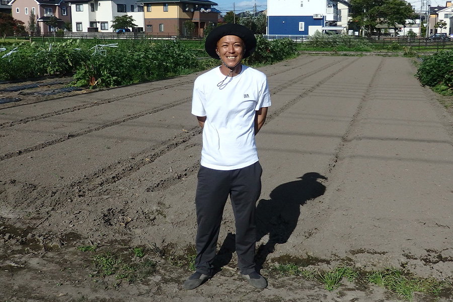 「農家の苦労を知り、食べ物を大切にして」と農業従事者に転身した西澤代志也【写真：河野正】