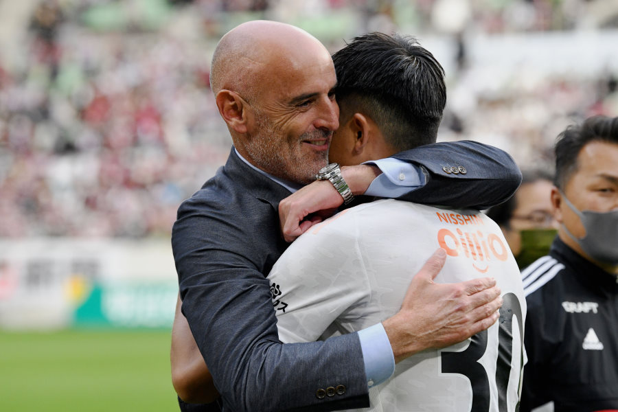 優勝したマスカット監督【写真:徳原隆元】