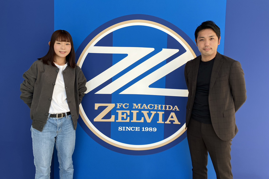 町田インターン管理責任者の岡田氏（右）は新たなスタートを切る眞道さんへエール【写真：(C) FCMZ】