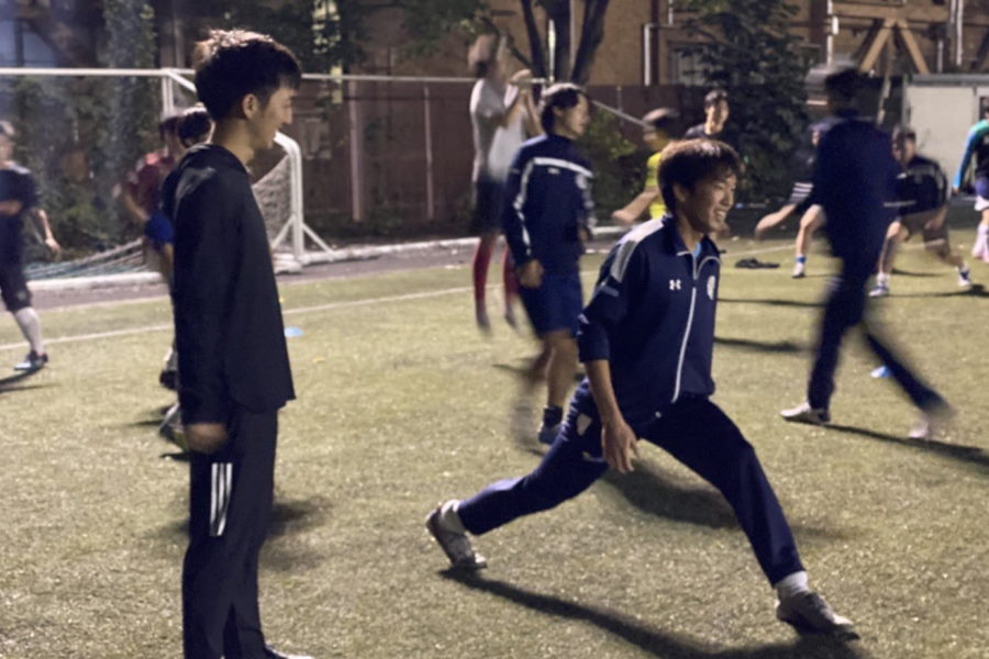指導をする東京大学運動会ア式蹴球部のフィジカルコーチ田所剛之【写真：本人提供】
