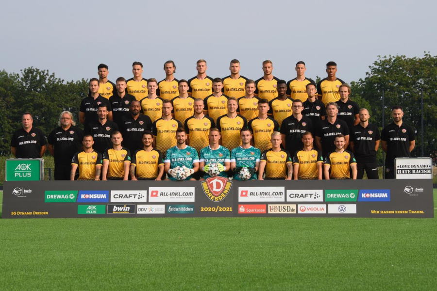 ドレスデンの集合写真（後ろから2列目の右から2人目が神原氏）【写真：本人提供】