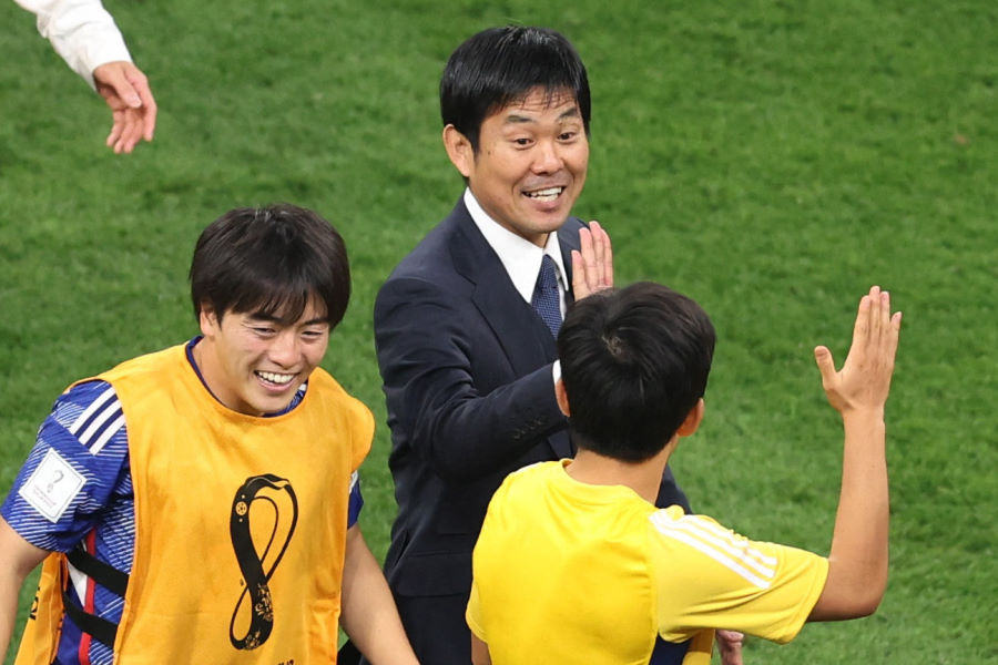 日本代表を率いる森保監督【写真：ロイター】