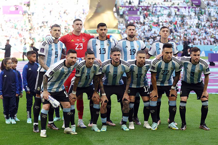 敗退危機のアルゼンチン代表【写真:ロイター】