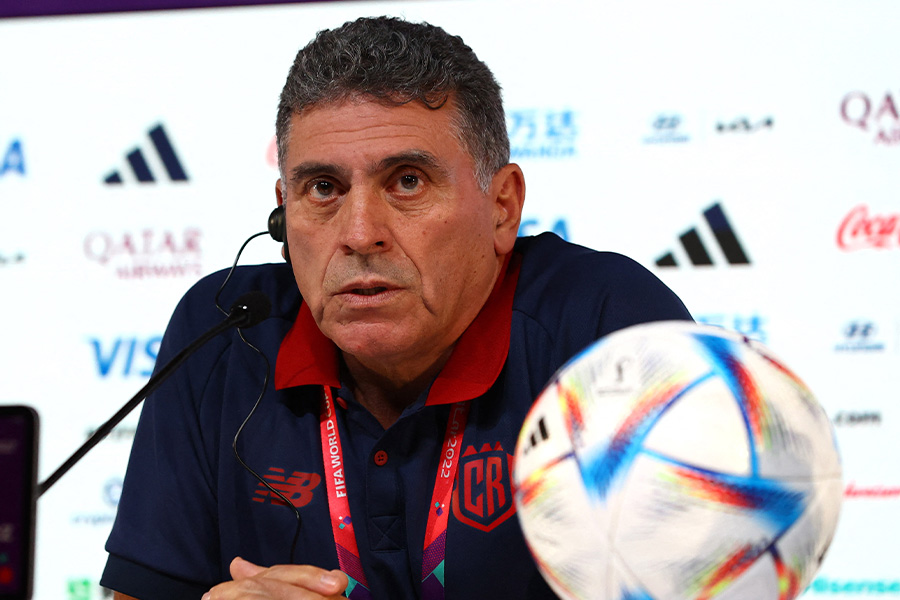 コスタリカ代表のスアレス監督【写真:ロイター】