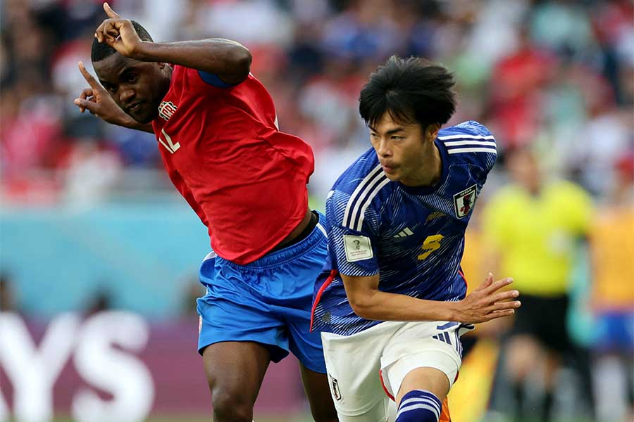 本田圭佑が三笘薫の起用法に言及【写真：ロイター】