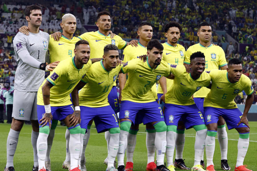 スイス代表と対戦するブラジル代表【写真：ロイター】