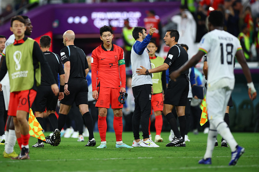 韓国代表にCKが与えられずに試合終了【写真：ロイター】