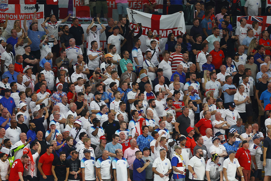イングランド代表サポーターの行動に注目【写真：ロイター】