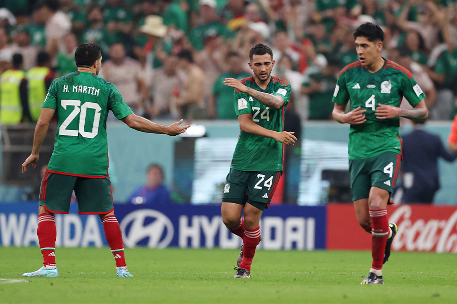 メキシコは2-1で勝利するも得失点差で敗退が決定【写真：ロイター】