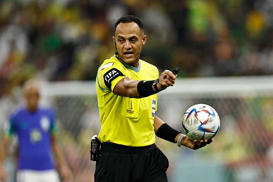 日本対クロアチアで主審を務めるイスマイル・エルファス氏【写真：ロイター】