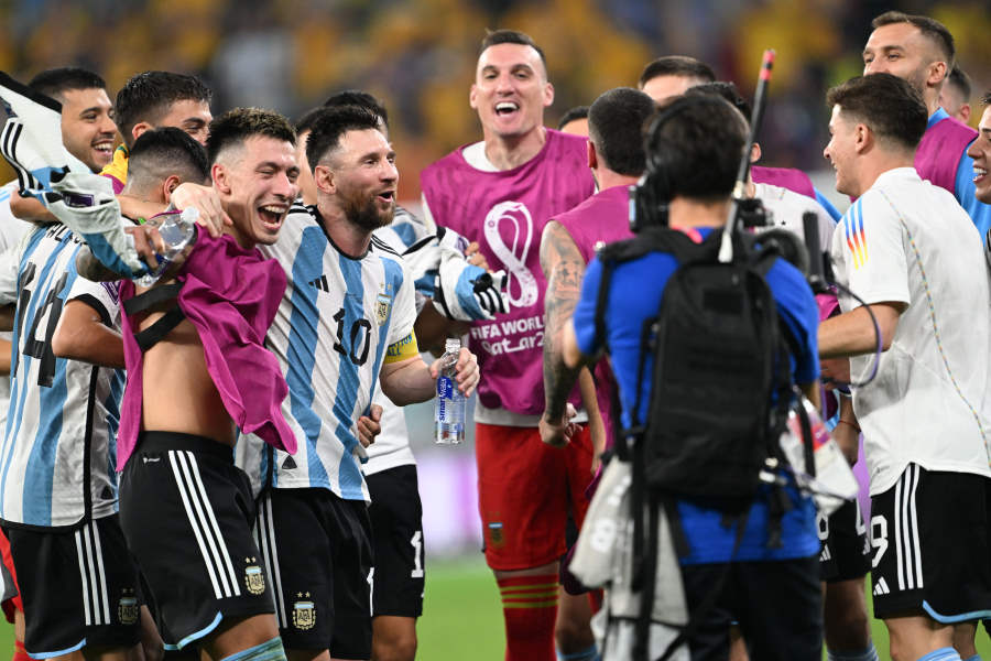 勝利を喜ぶアルゼンチン代表FWリオネル・メッシ【写真：徳原隆元（FOOTBALL ZONE特派）】