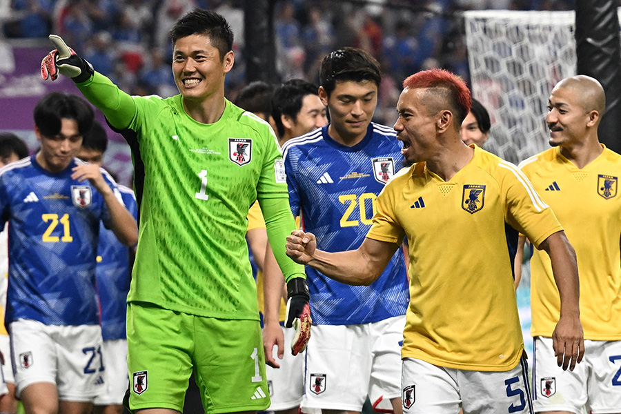 ベテランとしてチームを支えた川島永嗣と長友佑都【写真：ロイター】