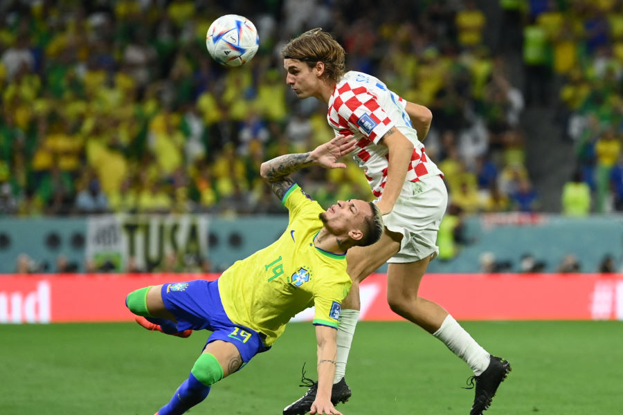 小指が口に入る珍プレーが生まれ話題に【写真:ロイター】