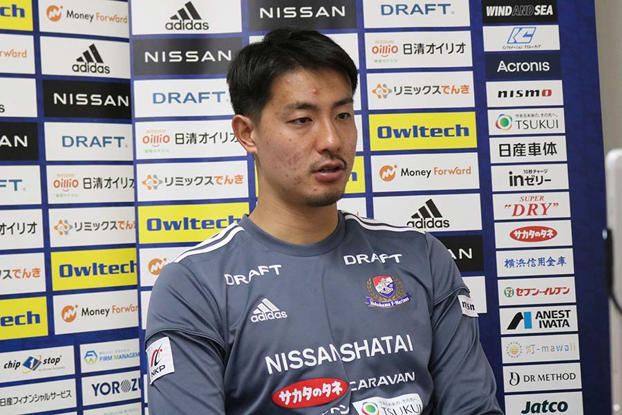 インタビューに応じるGK高丘陽平【写真:(C) Y.F.M】