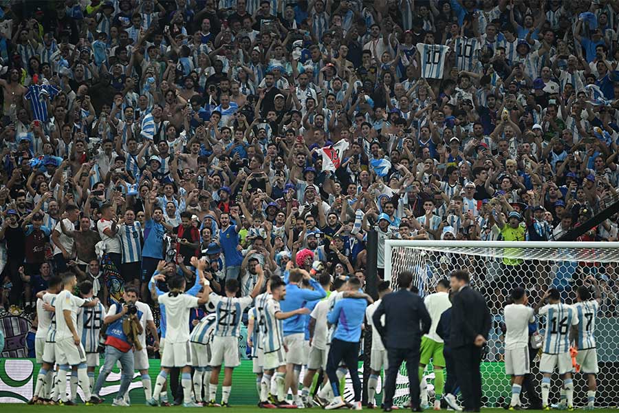 アルゼンチンの決勝進出にファンが狂喜乱舞【写真：ロイター】