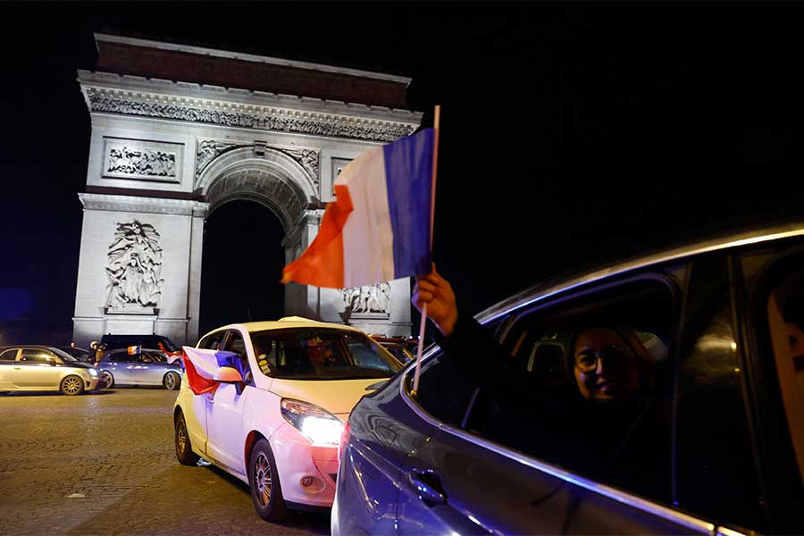 フランス代表の決勝進出で国内はお祭り騒ぎに【写真：ロイター】
