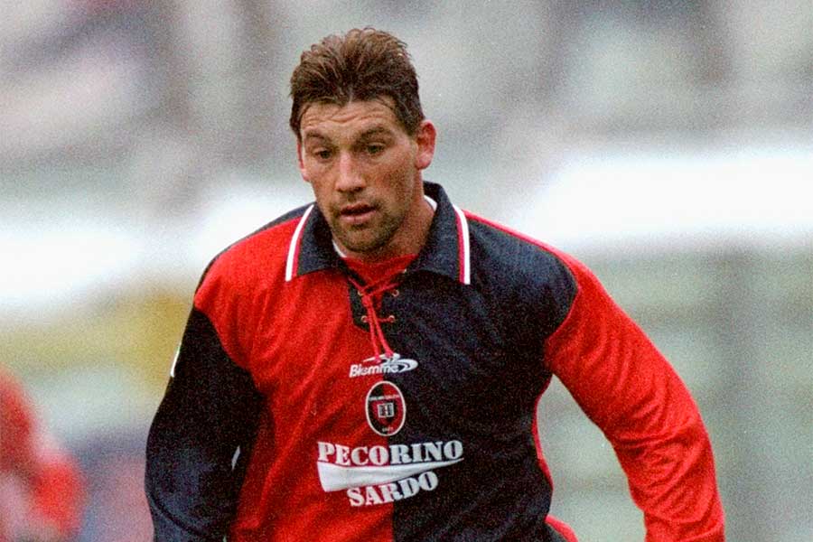 現役時代のファビアン・オニール氏(写真はカリアリ在籍時)【写真:Getty Images】