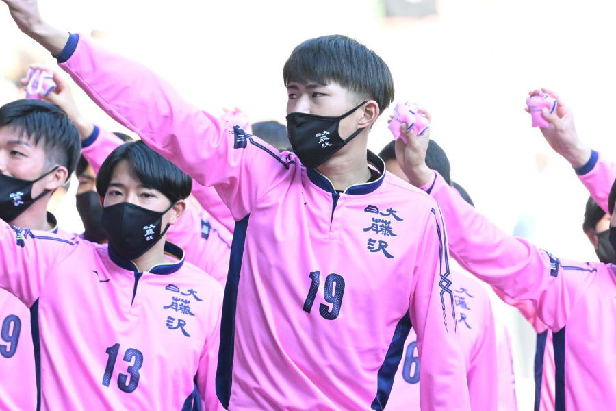 日大藤沢のFW森重陽介（19番）が西原戦で2ゴール【写真：徳原隆元】