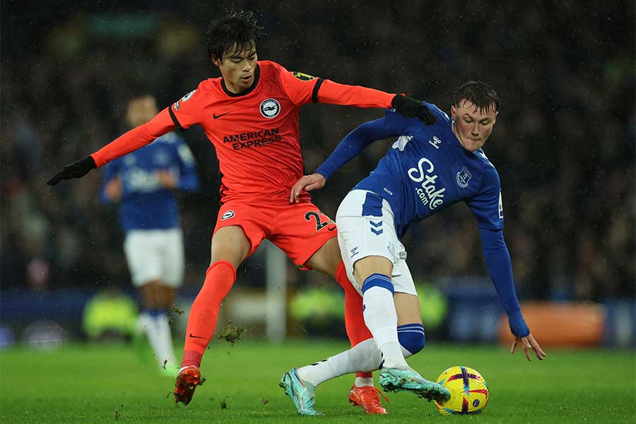 エバートン戦に先発出場した三笘薫【写真：ロイター】