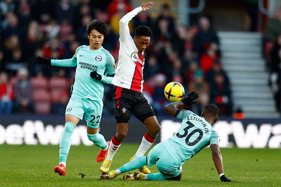 ブライトンMF三笘薫とDEエストゥピニャン（右）のコンビに海外記者が称賛【写真：ロイター】