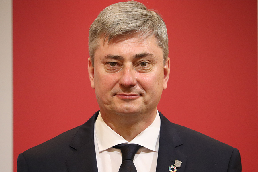 2023シーズンの指揮を執るマチェイ・スコルジャ新監【写真:轡田哲朗】