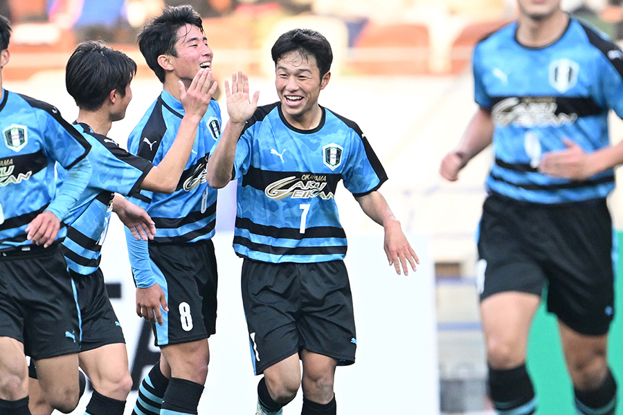 初の全国制覇に導いたMF木村匡吾（7番）【写真：徳原隆元】