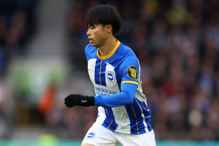 左サイドで何度もドリブルを仕掛けた三笘薫【写真：Getty Images】