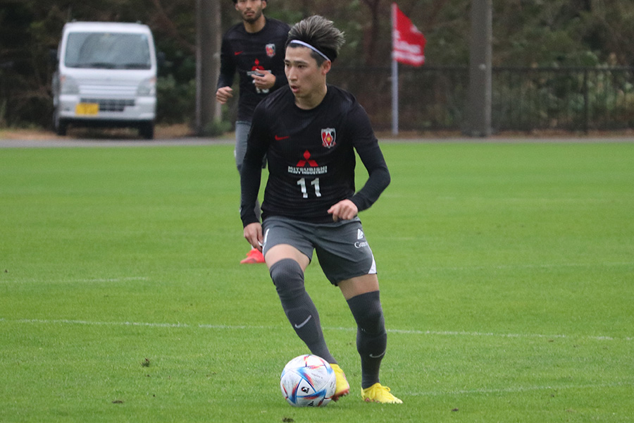 トレーニングマッチに出場した松尾佑介【写真:轡田哲朗】