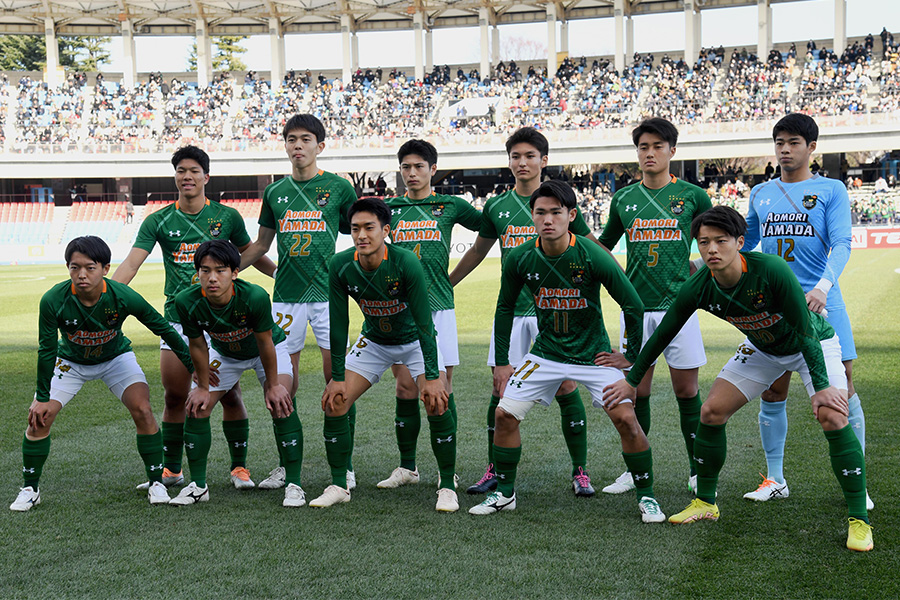 青森山田の新シーズンが始動（写真は選手権の集合）【写真：徳原隆元】