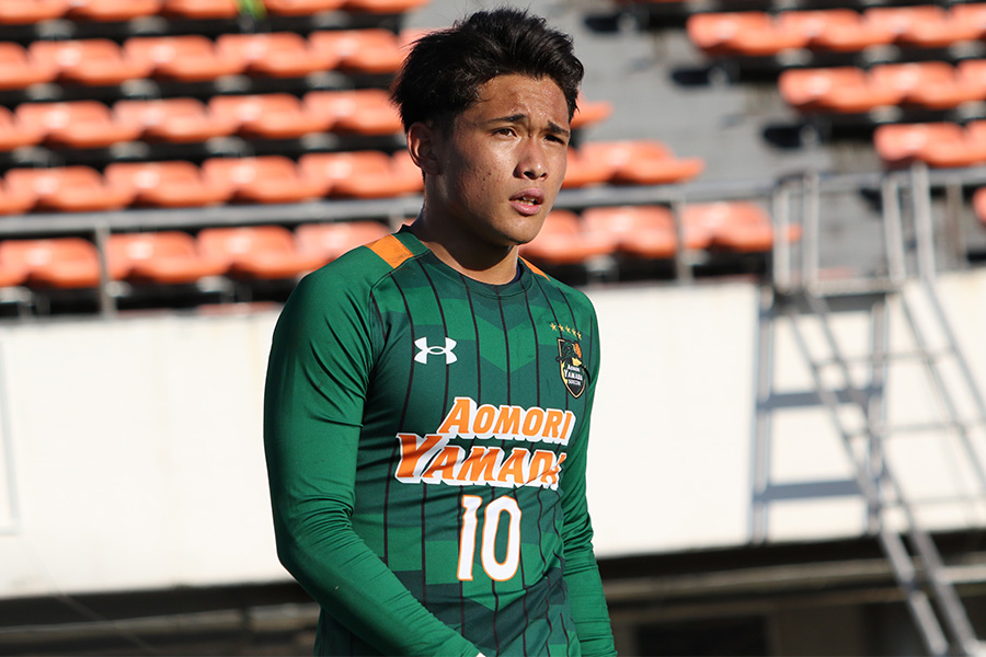 青森山田で背番号10を背負う2年生エースのMF松木玖生【写真：Football ZONE web】