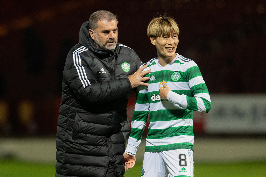 セルティックのボステコグルー監督と古橋亨梧【写真：Getty Images】
