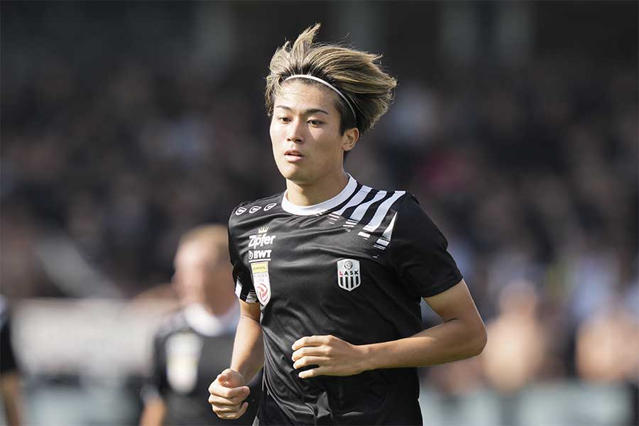 オーストリアでプレーするFW中村敬斗【写真：Getty Images】