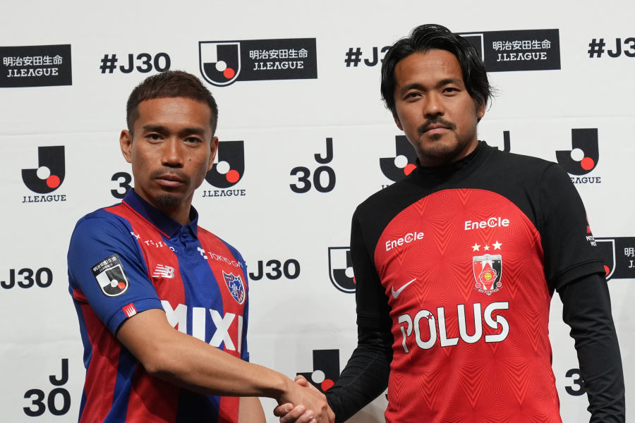 長友佑都vs興梠慎三のベテラン同士の対決にも注目【写真：(C) Jリーグ】