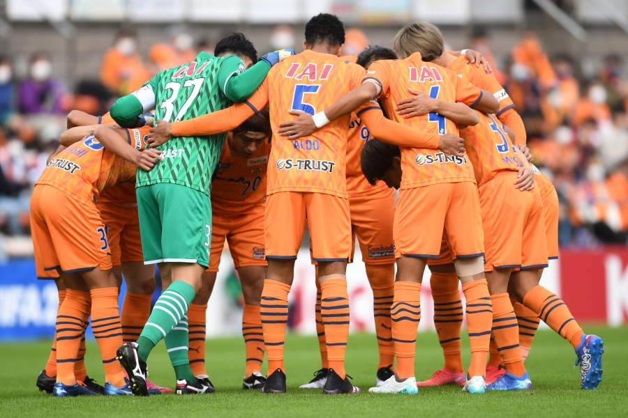 J1清水が開幕戦で引き分け(※写真は昨季の円陣の様子)【写真:Getty Images】