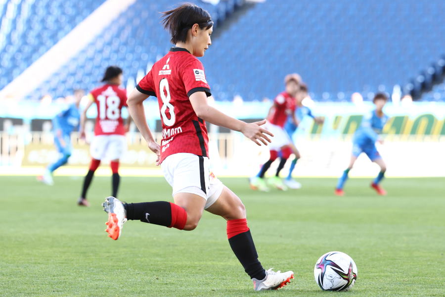浦和Lでは8番を背負いより多くのゴールを目指す【写真提供：(C)URAWA REDS】