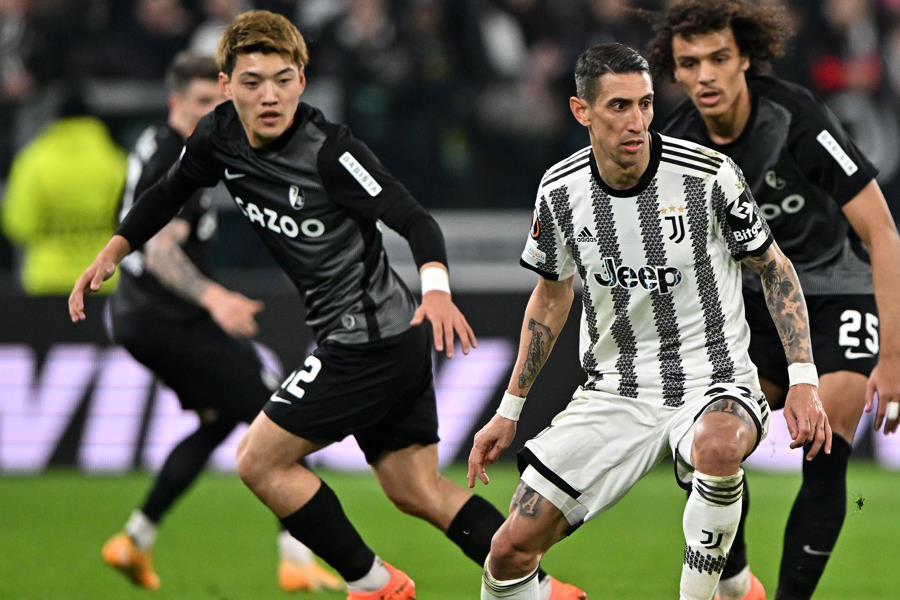 フライブルクでプレーするMF堂安律【写真：Getty Images】