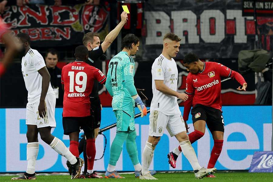 ブンデスリーガで起きた2度のシミュレーションが話題に【写真：ロイター】