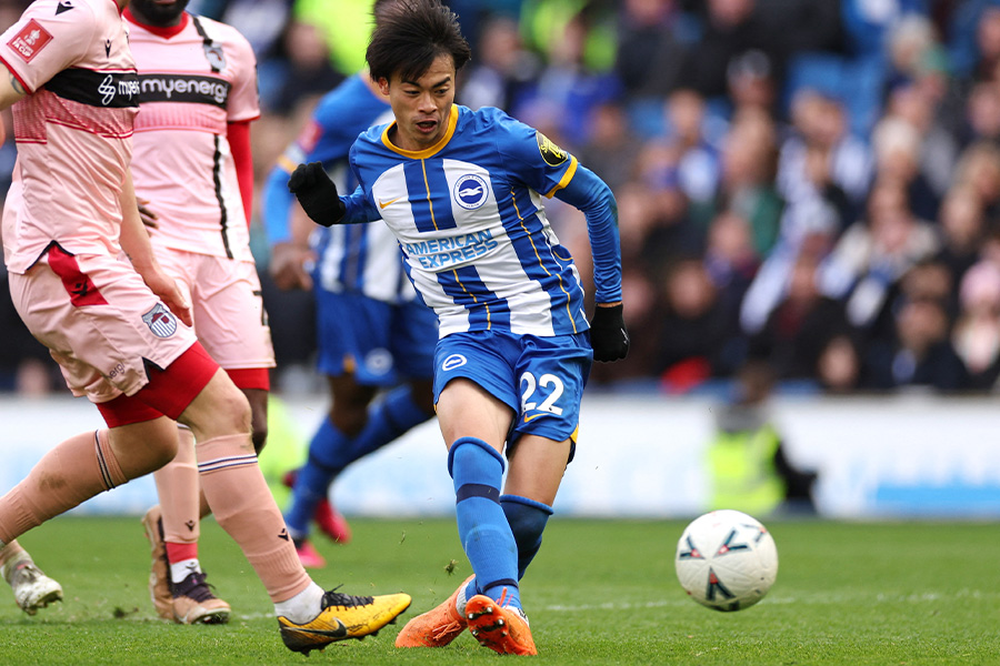 三笘薫のドリブル突破だけではなく、パス成功率にも注目【写真：ロイター】