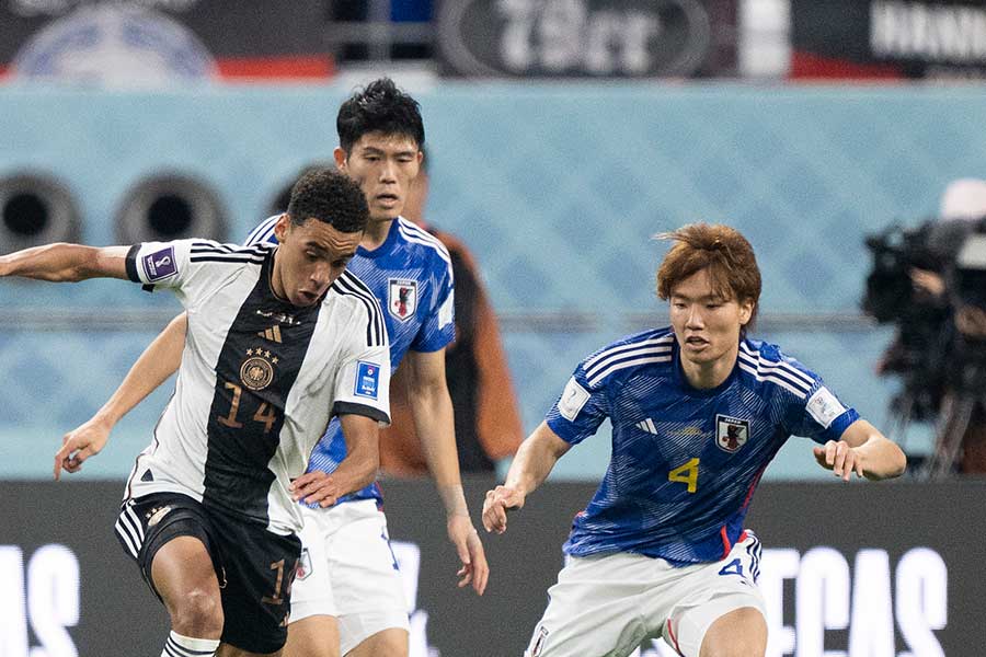 カタールW杯で機能した3バック。日本は4バックに戻すべきか？【写真：Getty Images】