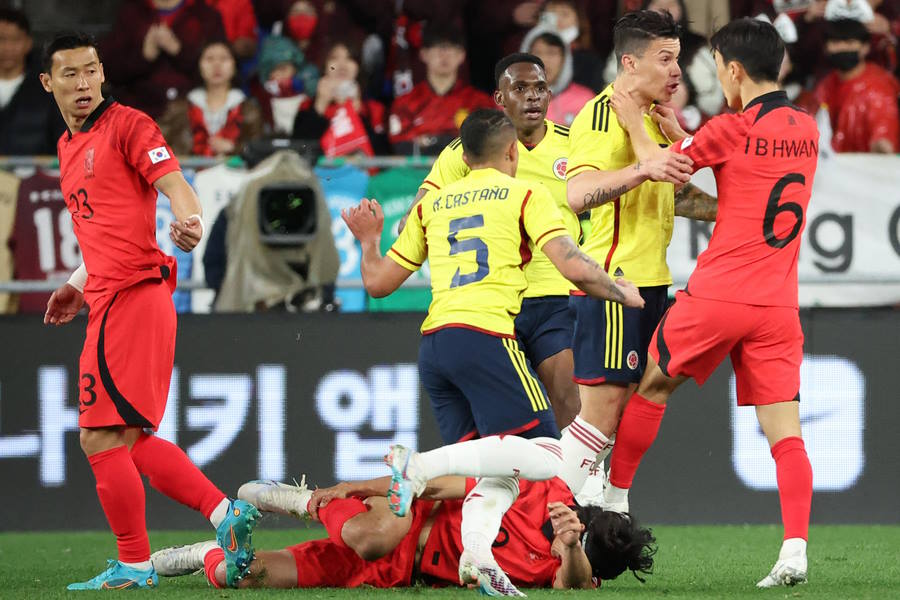 韓国代表とコロンビア代表が対戦【写真：ロイター】