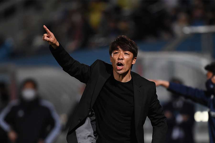 大分を率いる下平隆宏監督【写真：Getty Images】