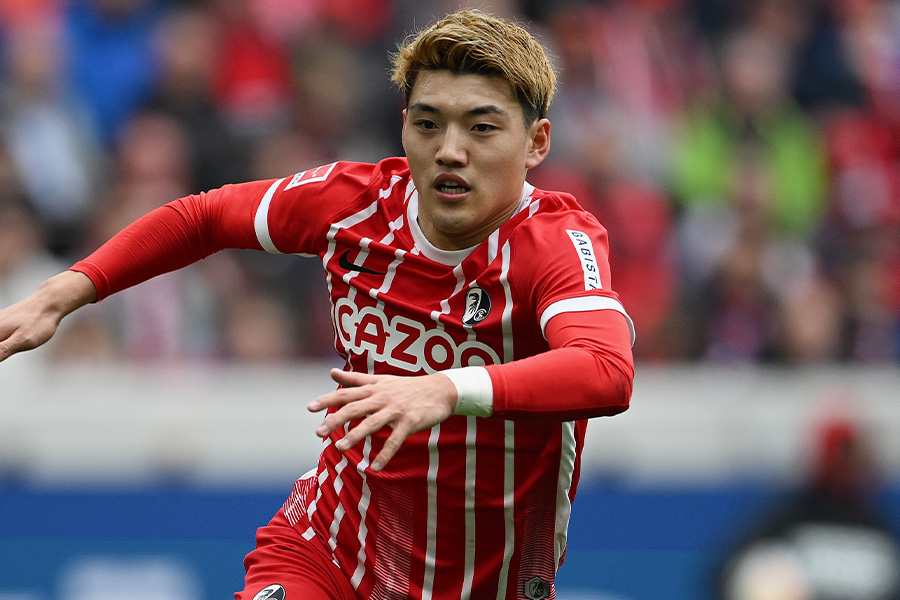 フライブルクでプレーする堂安律【写真：Getty Images】