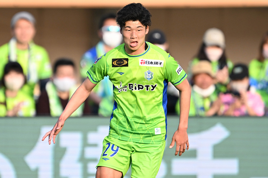 FC東京戦に出場した鈴木章斗【写真：徳原隆元】