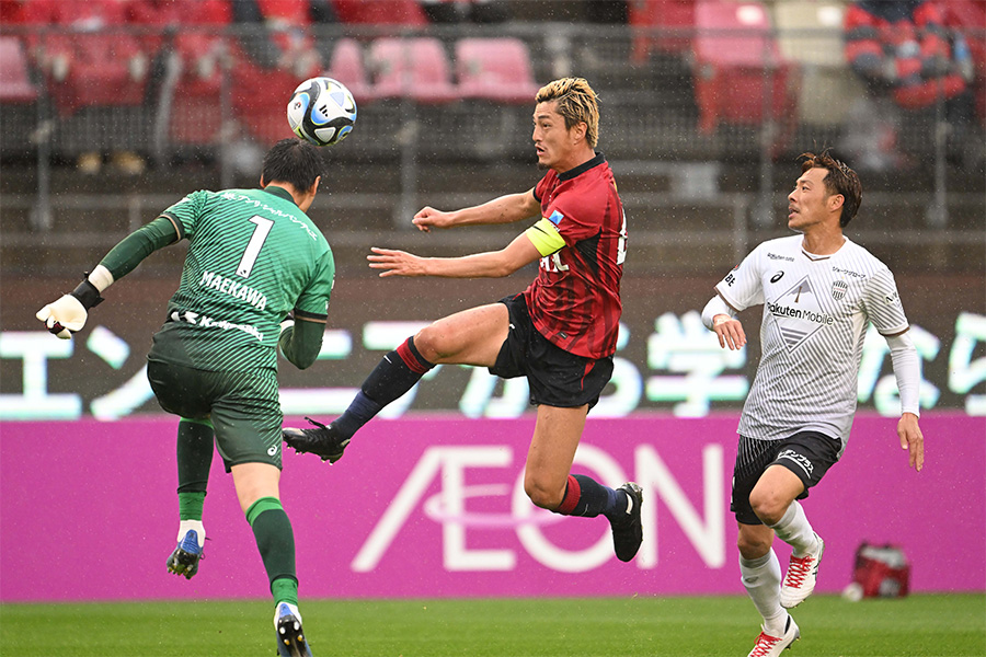 鈴木優磨が維持のゴールを決めるも5失点でリーグ4連敗【写真:徳原隆元】