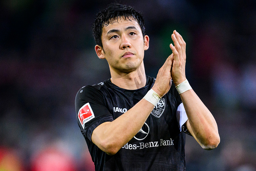 アウクスブルク戦でゴールを決めた遠藤航【写真：Getty Images】